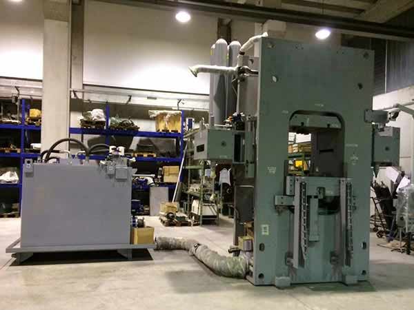 pressa 700 ton.