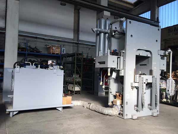 pressa 700 ton.
